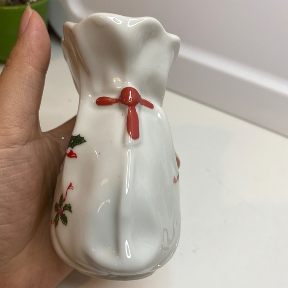 Vintage Lefton Hand Painted Christmas Holly Vases 03728 Bag Shaped 4 Inch Tall - Picture 3 of 9